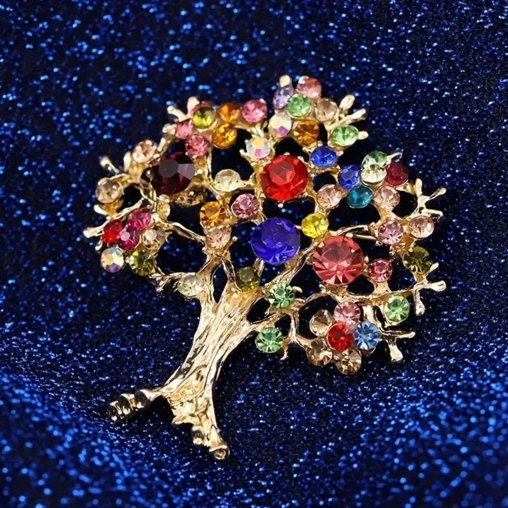 Sparkling Rhinestone Tree Brooch – Colorful Pin for Outfits, Bags & Gifts 🎄 - Picture 7 of 7